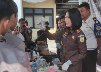 Barang Bukti 26 Perkara Dimusnahkan, Kejari Lotim Libatkan Pelajar untuk Edukasi