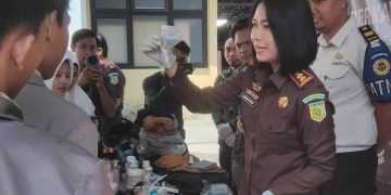 Barang Bukti 26 Perkara Dimusnahkan, Kejari Lotim Libatkan Pelajar untuk Edukasi