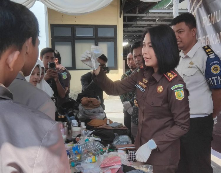 Barang Bukti 26 Perkara Dimusnahkan, Kejari Lotim Libatkan Pelajar untuk Edukasi