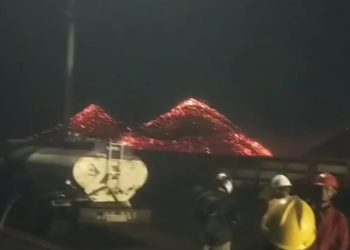 Kapal Tongkang Pengangkut Batubara Terbakar di Perairan Lotim
