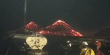 Kapal Tongkang Pengangkut Batubara Terbakar di Perairan Lotim