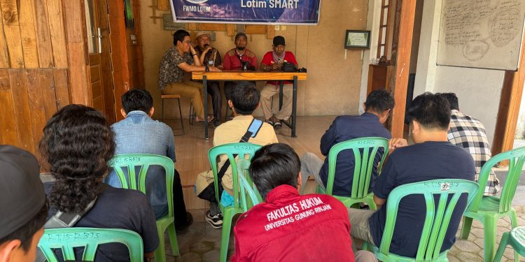 FWMO Lotim Perkuat Profesionalisme Wartawan Lewat Diskusi