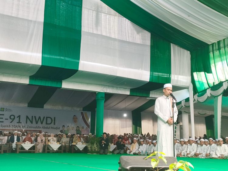 UAS Datang Ke Pancor Ambil Barokah Syeikh Zainuddin