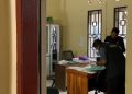 Penyidik Tipikor Kejari Lotim Geledah Kantor Desa Kotaraja