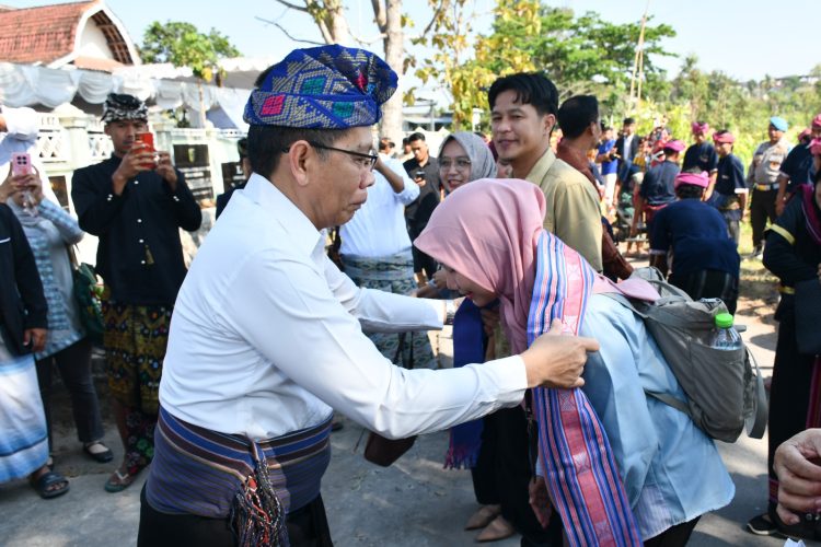 Wabup Lotim Terima Tim Penilai Desa Berkinerja Baik