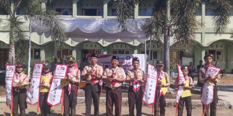 Regu Penggalang Putra SMPN 1 Selong dan Putri Mts Muallimat NWDI Pancor Juara LT II Kwarran Selong