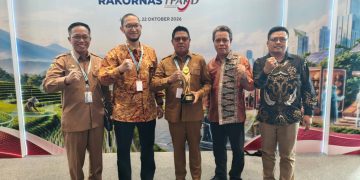 TPAKD Terbaik Wilayah Nusra, Maluku, dan Papua, Bupati Lotim Terima Penghargaan