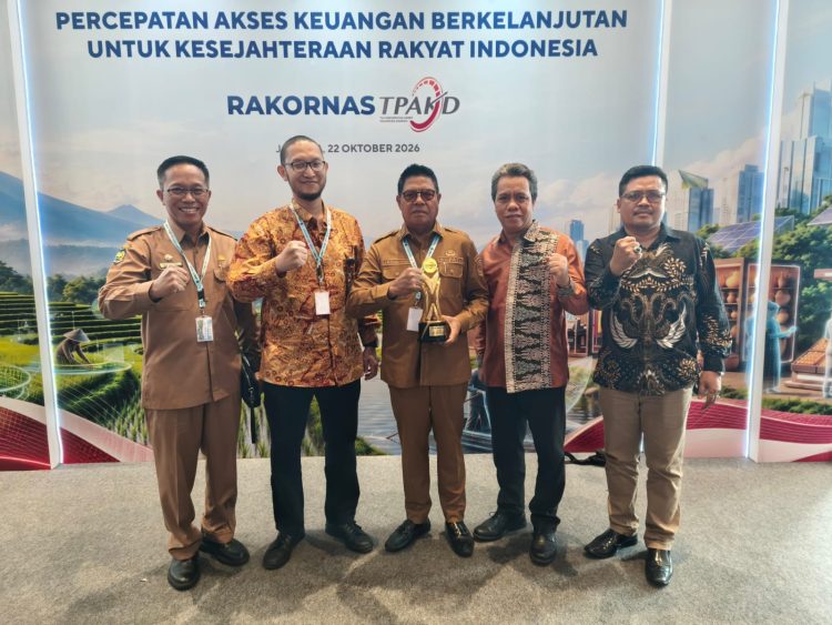 TPAKD Terbaik Wilayah Nusra, Maluku, dan Papua, Bupati Lotim Terima Penghargaan