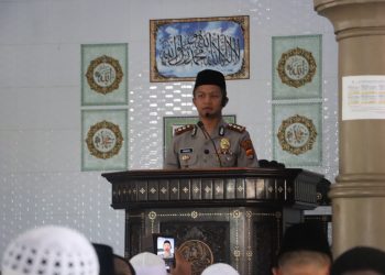 Kapolres Lombok Timur Ajak Warga Tangkal Hoaks Lewat Program Jumat Keliling