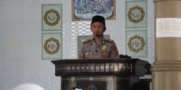Kapolres Lombok Timur Ajak Warga Tangkal Hoaks Lewat Program Jumat Keliling